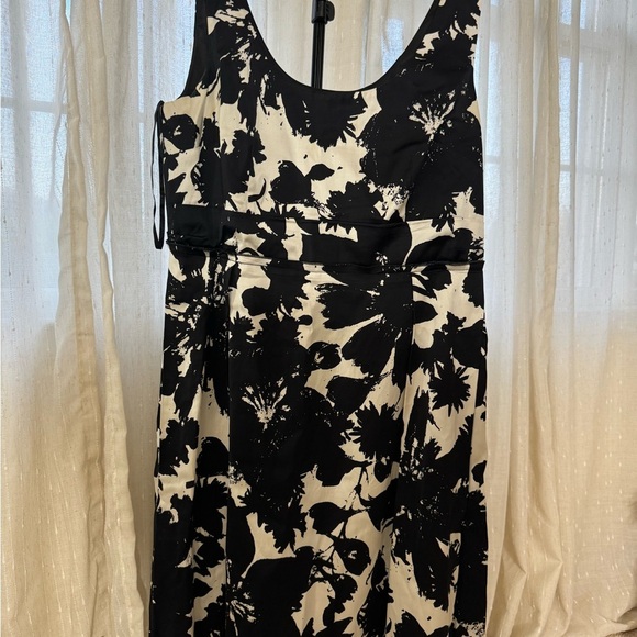 Kasper Black and White Sleeveless Midi Sundress